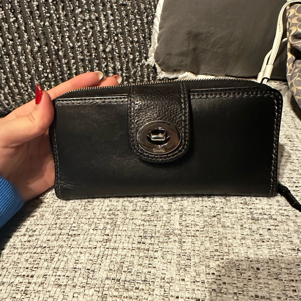 Turn lock coach wallet